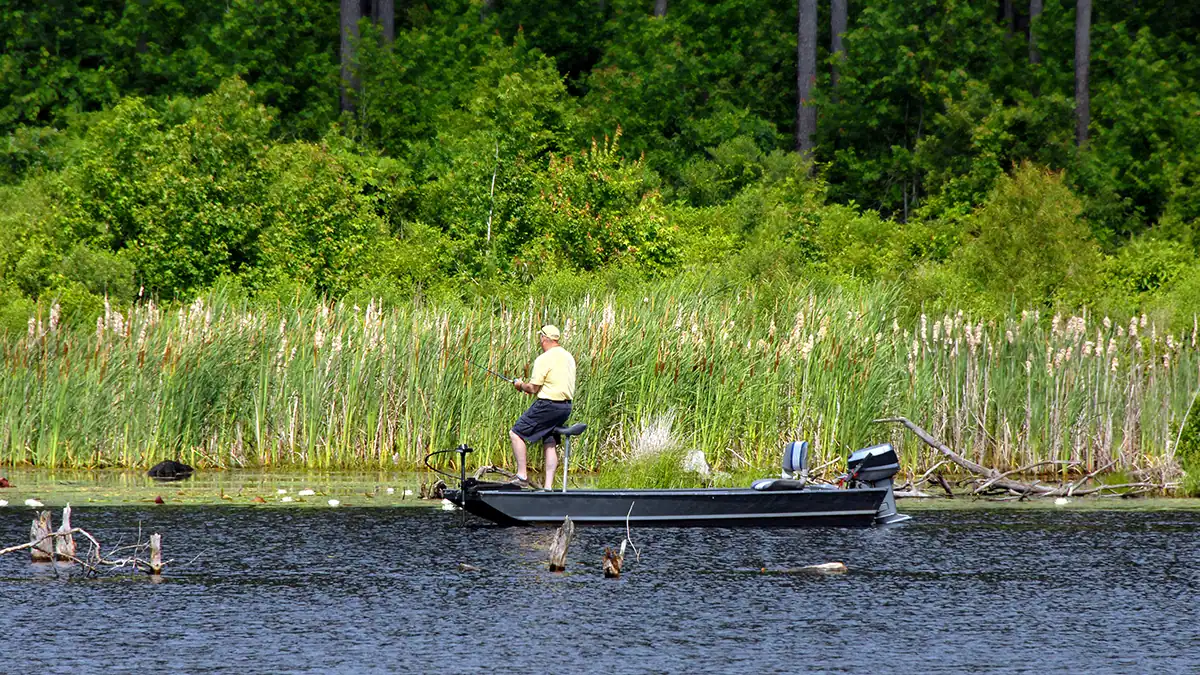 Explore the versatility of jon boats for women anglers seeking to navigate shallow waters and reach hidden fishing spots, leveraging their unique flat-bottom design and shallow draft for adventurous fishing experiences.