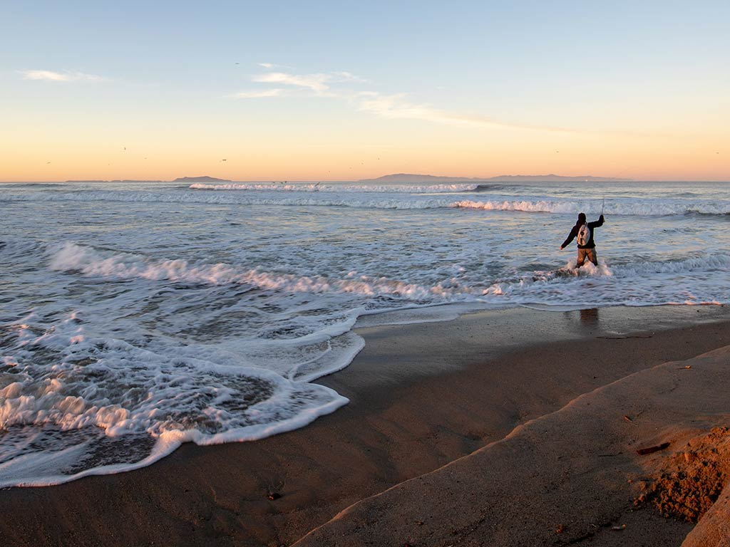 Dive into San Diego's semidiurnal tide cycle and solunar patterns for peak fishing opportunities. Marina Cruz guides women anglers on making the most out of sunny SoCal fishing with tide insights and apps.